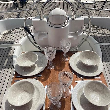 Sea Bloom - Sleep & Sail In Tejo Hotel Lisbon Exterior photo