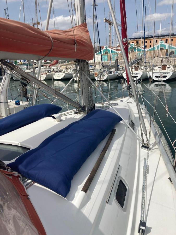 Sea Bloom - Sleep & Sail In Tejo Hotel Lisbon Exterior photo